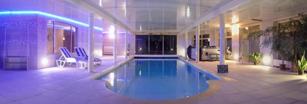 Au Charme Du Lac Piscine & Spa 2 Forges-les-Eaux Ngoại thất bức ảnh