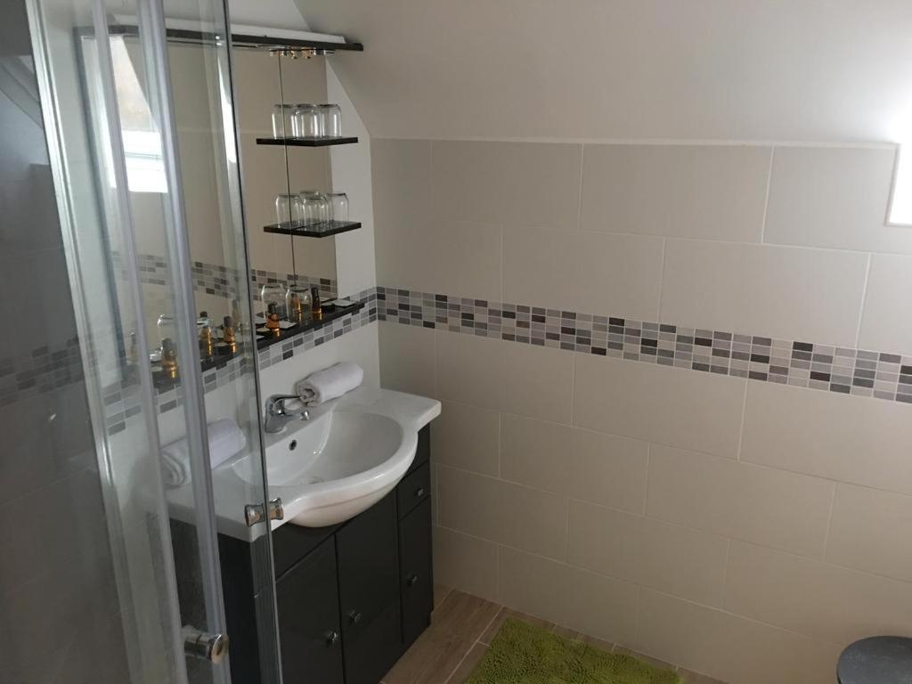 Au Charme Du Lac Piscine & Spa 2 Forges-les-Eaux Ngoại thất bức ảnh