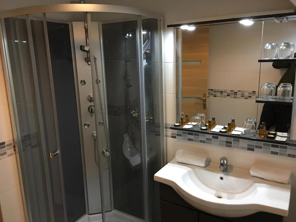 Au Charme Du Lac Piscine & Spa 2 Forges-les-Eaux Ngoại thất bức ảnh