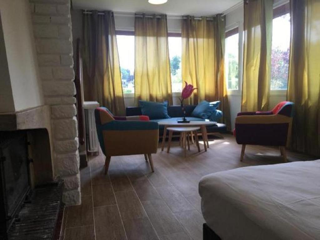 Au Charme Du Lac Piscine & Spa 2 Forges-les-Eaux Ngoại thất bức ảnh